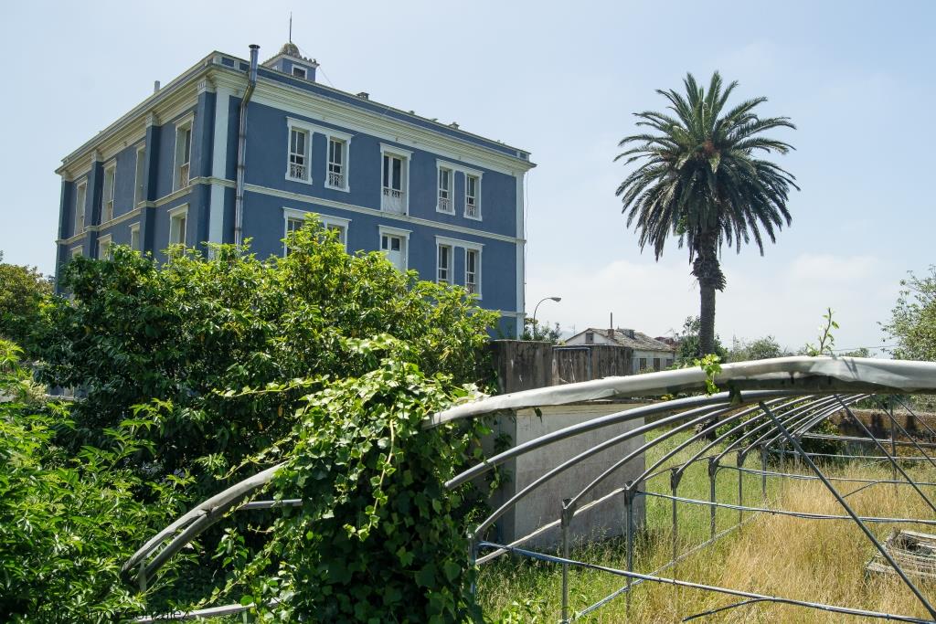 El nombre deriva de la profesión de su promotor, siendo edificada en la primera década del siglo XX.