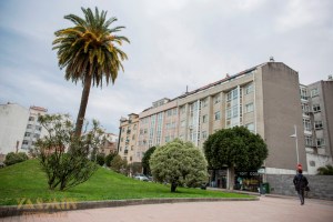En el antiguo barrio de Eiriña, ocupando una gran extensión de terreno entre el núcleo urbano y la actual estación de ferrocarril se encontraba la finca de Joaquín Porta Cao, conocido maestro de obras.