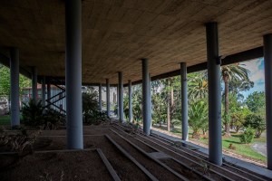 Las instalaciones se ubican sobre el antiguo lazareto, inaugurado en el año 1888. Actualmente y rodeados de un amplio parque se disponen la Batería de Oza, el Hospital de Oza, el Pabellón de Colonias y el Pabellón Quirúrgico Fernández Latorre, que componen un valioso conjunto.