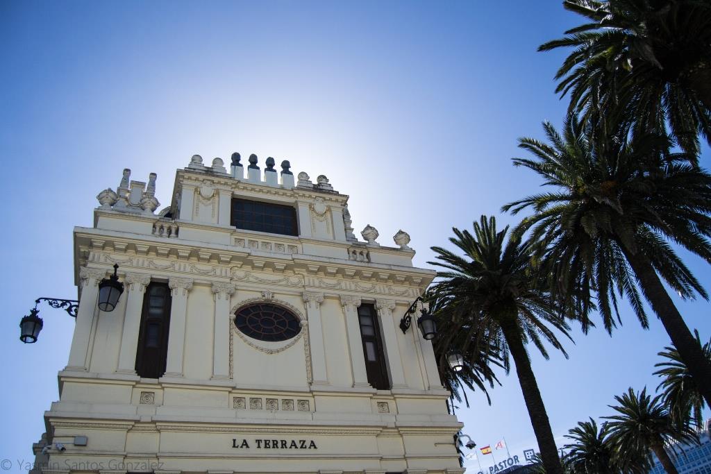 El edificio La Terraza, construido en 1919 sobre los planos del arquitecto Antonio de Mesa, es un volumen de estilo ecléctico que sustituía a una estructura previa realizada en madera.