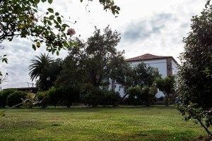 Los orígenes de esta propiedad se remontan a 1730-40 cuando Pedro Bermúdez de Mandiá comienza la construcción del complejo, que finalizaría en 1780 su hijo y heredero José María Bermúdez de Mandiá y Pardiñas-Villardefrancos.